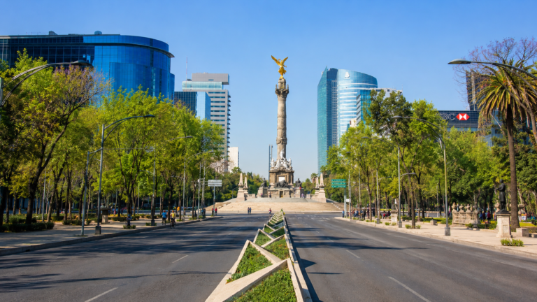 Airbnb inaugura expo mundialista en CDMX… y sí, incluye experiencia con Hugo Sánchez