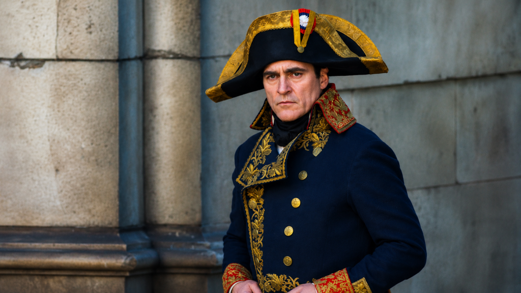 Joaquin Phoenix caracterizado como Napoléon.