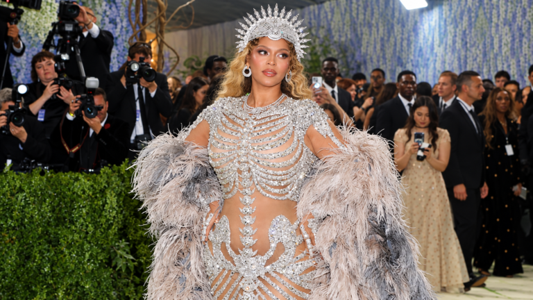 Los 9 vestidos más extravagantes de Beyoncé de la época de B´Day